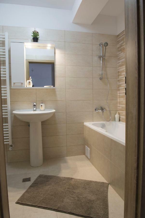 Cassie Apartment Braşov Buitenkant foto